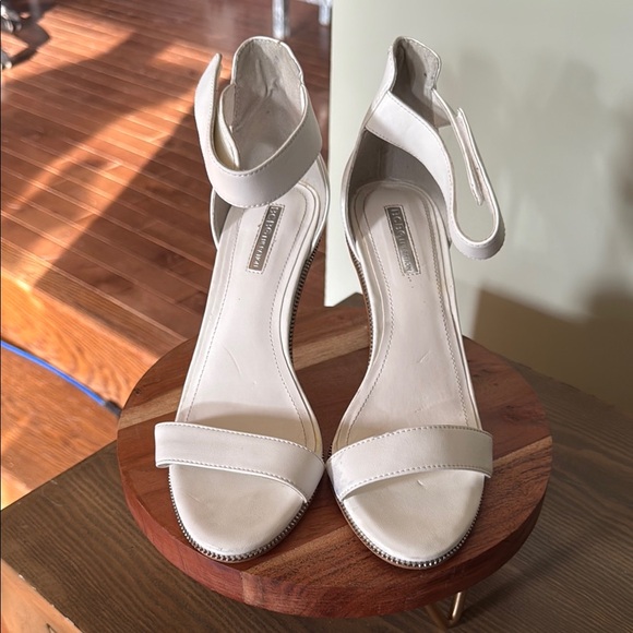 BCBGeneration White Stiletto Heels with Minimalist Design - Picture 3 of 9